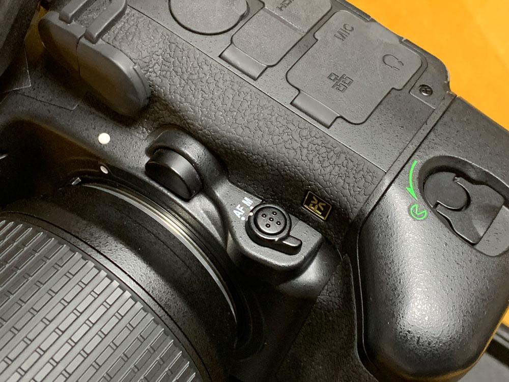 Nikon D6のAFモードボタン、フォーカスモードセレクター
