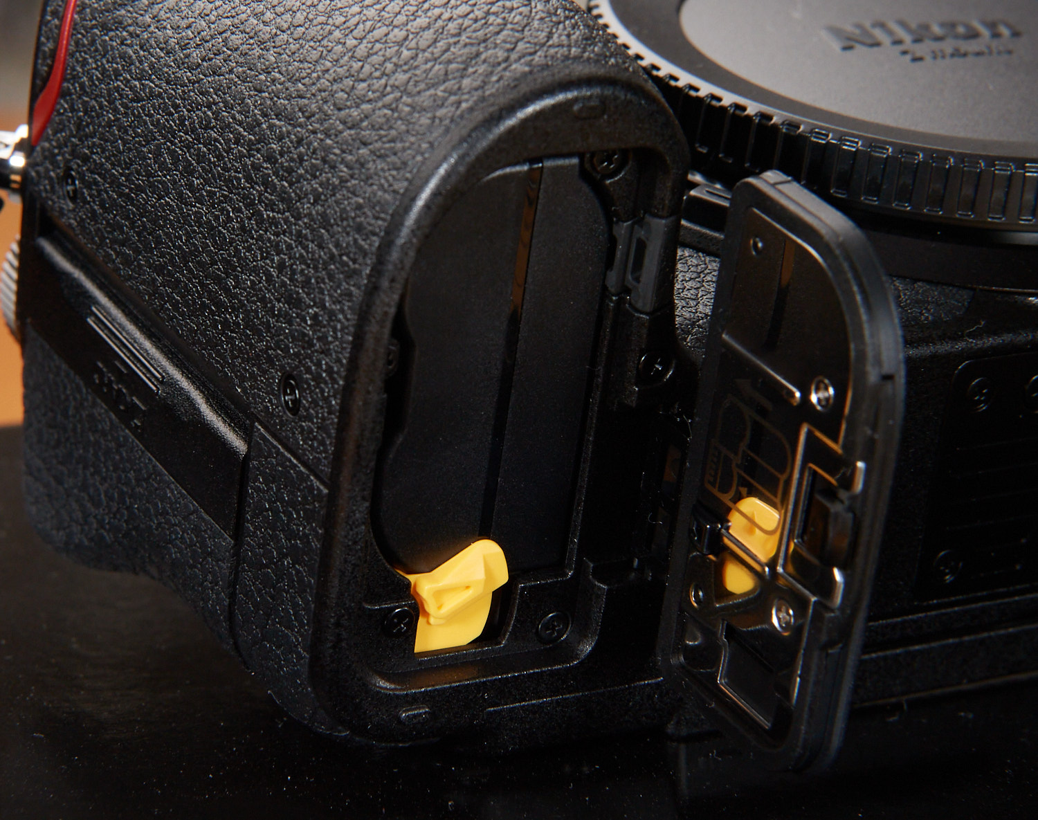 Nikon Z6iiバッテリー室