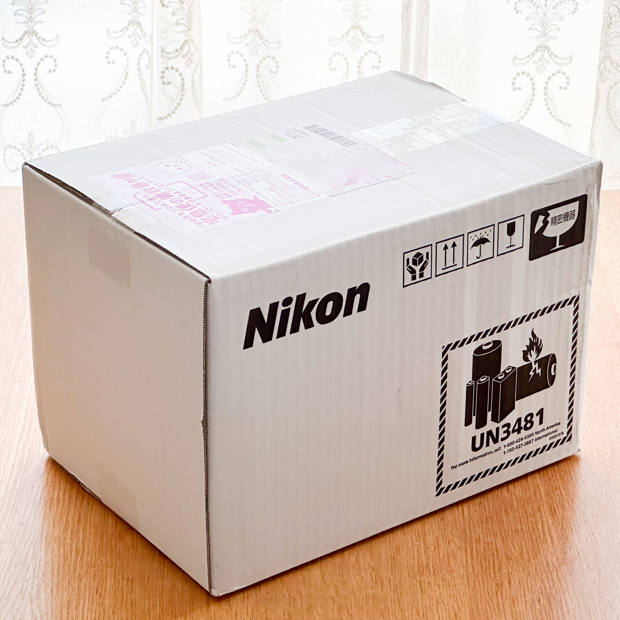 Nikonから送られて来たダンボールの中にNikon Z8リコール対策品が入っている