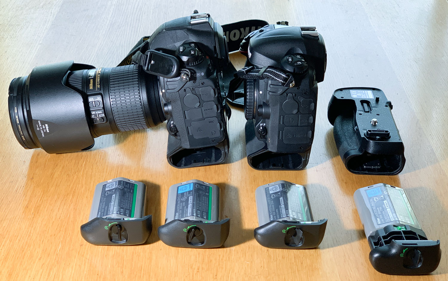 Nikon EN-EL18x とNikon D6、D4、D850 縦位置グリップ