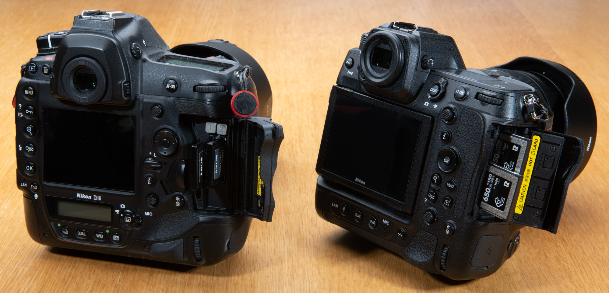 Nikon Z9 vs D6、メモリーカードスロットを比較