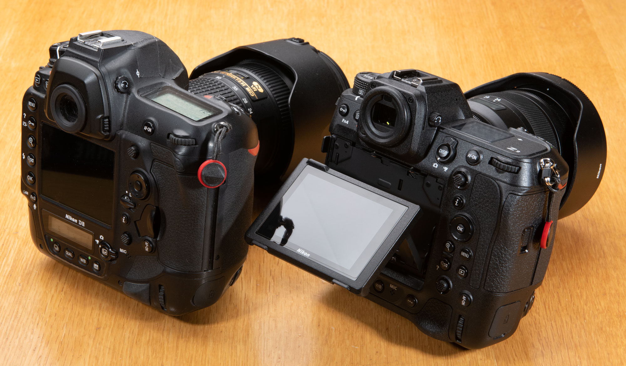 Nikon Z9 vs D6、背面液晶を比較