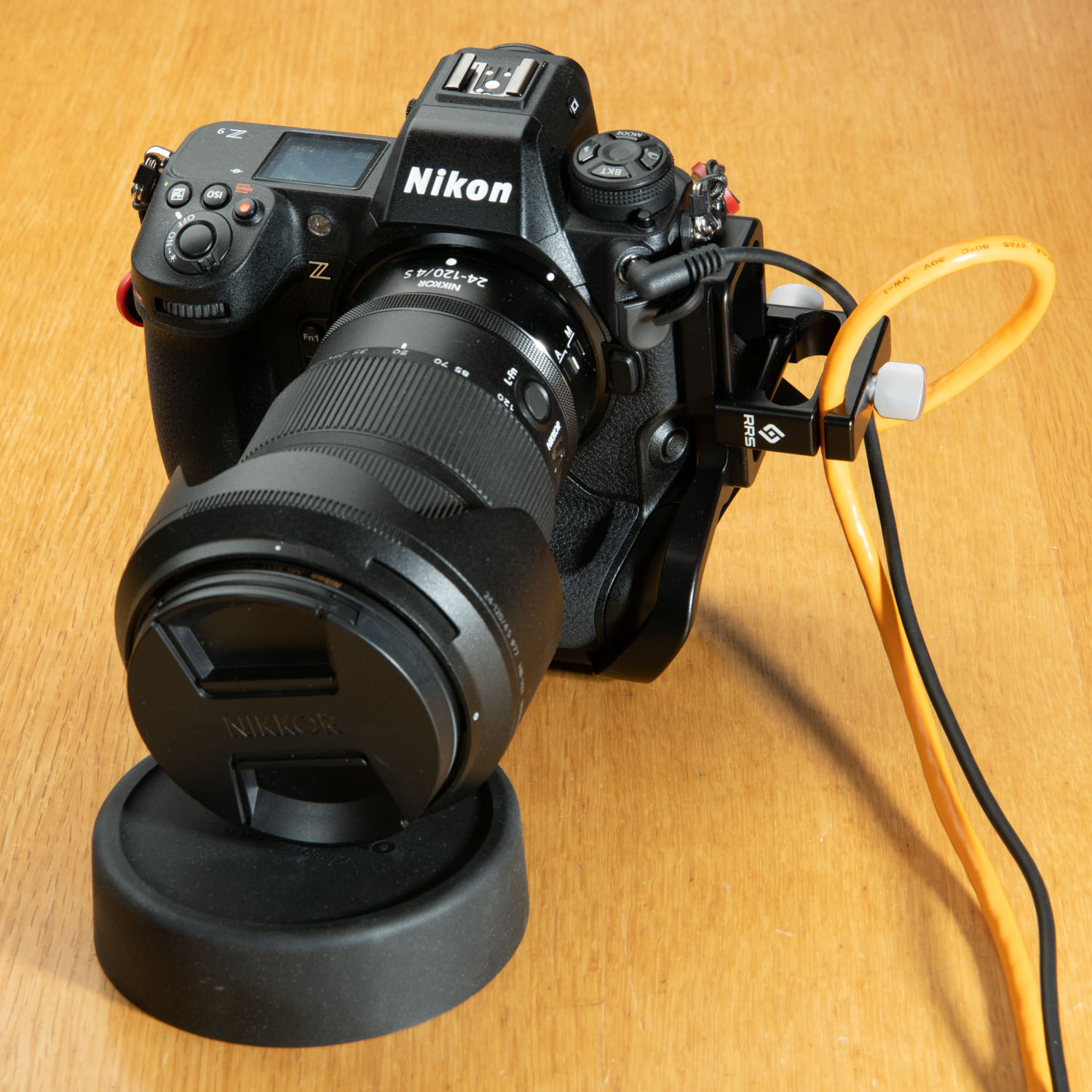 Nikon Z9にRRS CA-1 CABLE ANCHOR（ケーブルアンカー）を装着