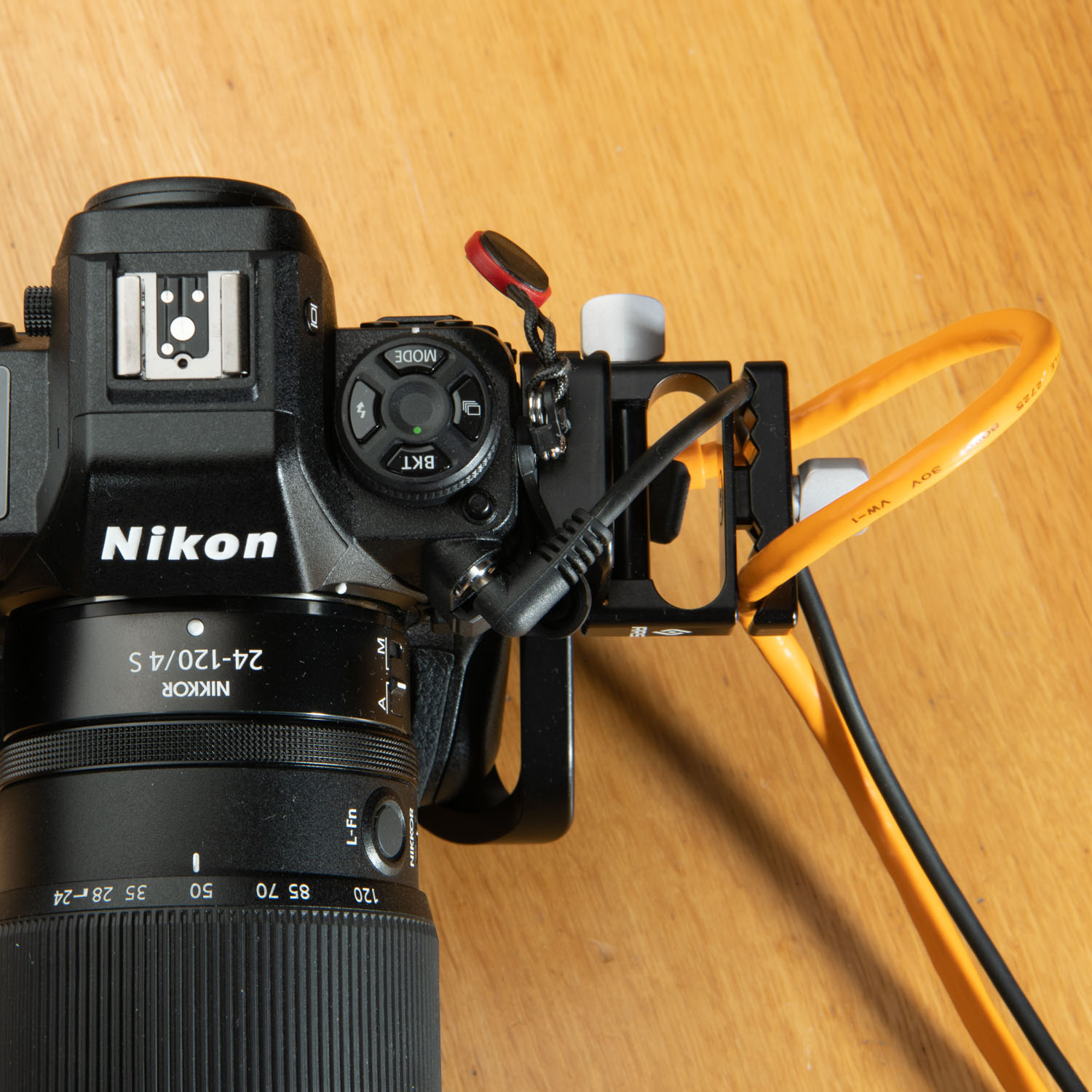Nikon Z9にRRS CA-1 CABLE ANCHOR（ケーブルアンカー）を装着、上部から