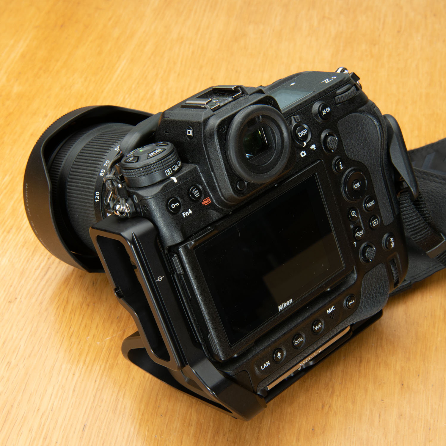 Nikon Z9に装着したRRS Lブラケット